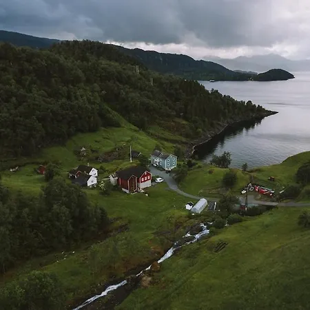 Feriehus Aarvik Organic Farm&bakery Tveit