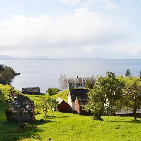 Aarvik Organic Farm&bakery Feriehus Tveit