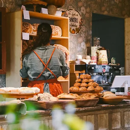 Feriehus Aarvik Organic Farm&bakery Tveit